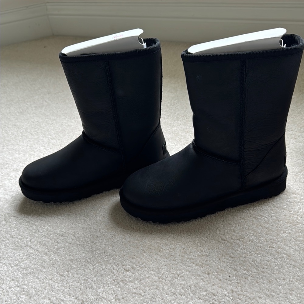 New UGG Black Classic Short Leather Boots 5 36 - Picture 2 of 7